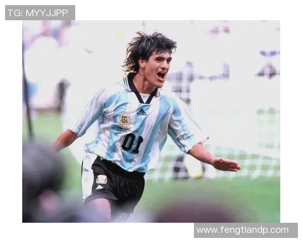 现实中的足球球星们如何影响全球足球发展及其个人传奇故事